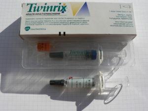 Twinrix GlaxoSmithKline combined vaccines hepatitis A (inactivated) + hepatitis B (recombinant S antigen) with Terumo needle and syringes (Wikimedia Commons)